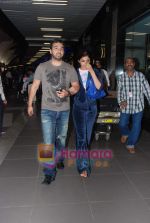 Shilpa Shetty, Raj Kundra snapped as they return from Singapore tonite in  Airport on 9th Sept 2010 (6).JPG